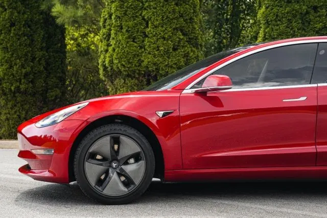 Tesla Model 3 photo 10