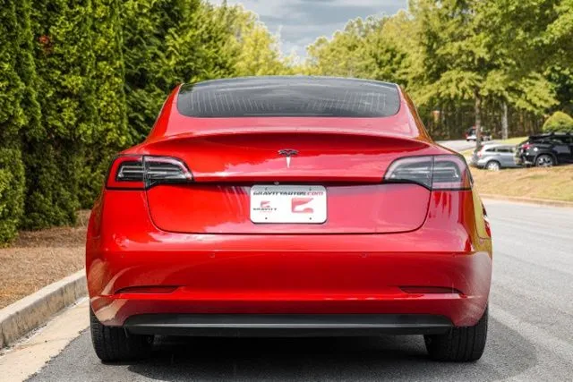 Tesla Model 3 photo 19