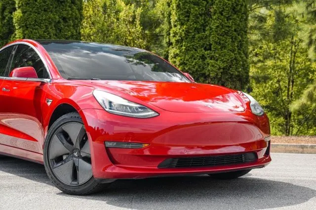 Tesla Model 3 photo 6