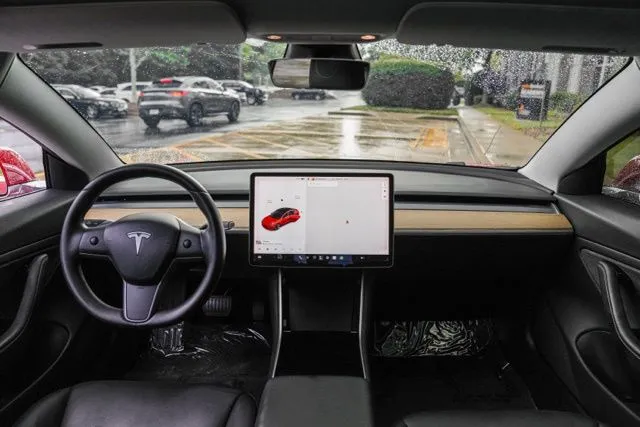 Tesla Model 3 photo 23