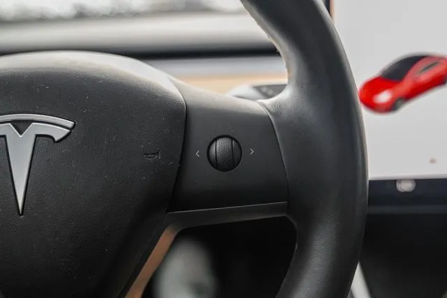 Tesla Model 3 photo 29