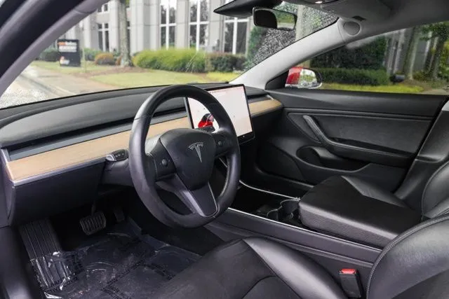 Tesla Model 3 photo 22
