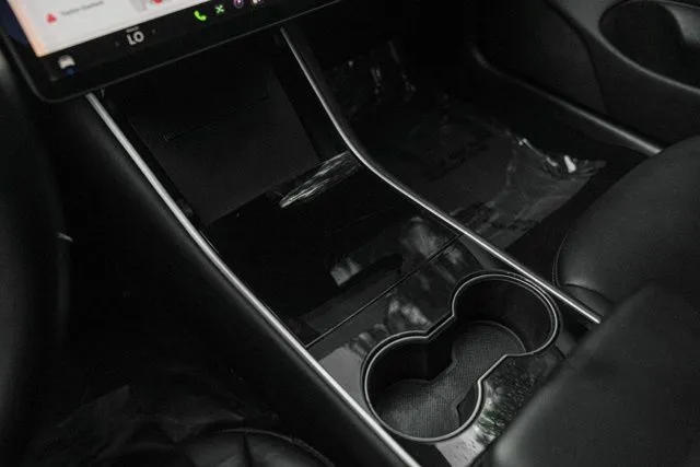 Tesla Model 3 photo 33