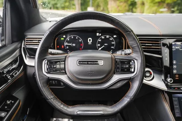 Jeep Grand Wagoneer photo 32
