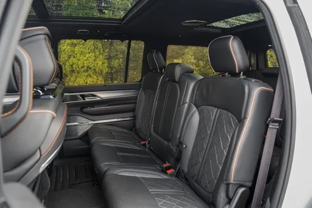 Jeep Grand Wagoneer photo 52