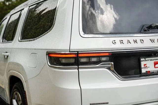 Jeep Grand Wagoneer photo 17
