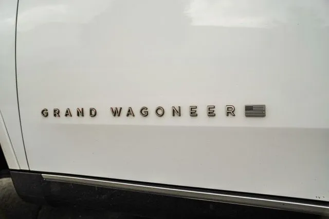 Jeep Grand Wagoneer photo 16