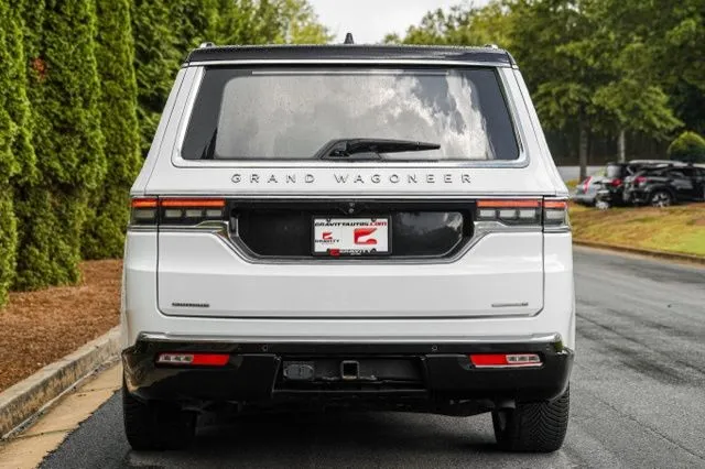 Jeep Grand Wagoneer photo 22