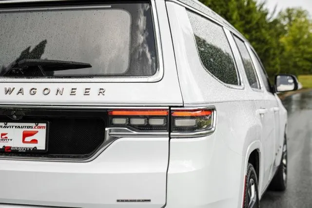 Jeep Grand Wagoneer photo 18
