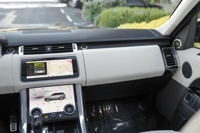 Land Rover Range Rover Sport photo 24