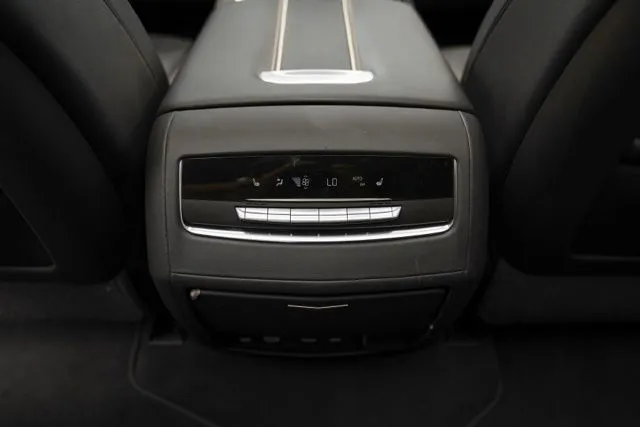 Cadillac Escalade photo 46