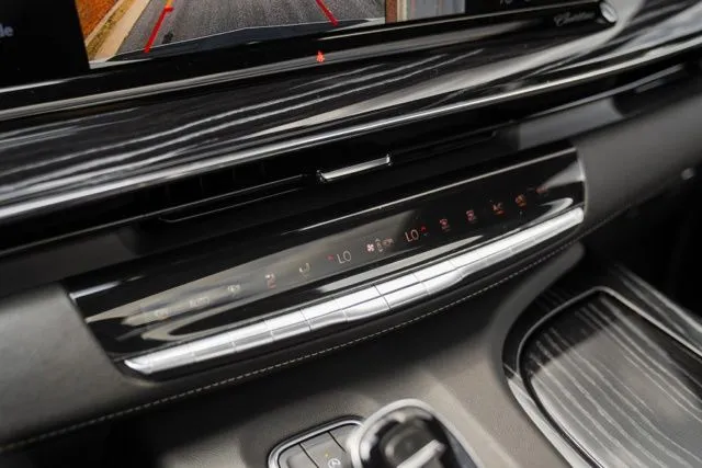 Cadillac Escalade photo 36