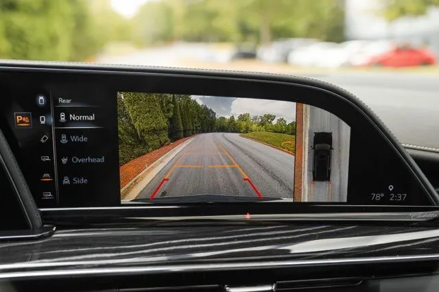 Cadillac Escalade photo 35