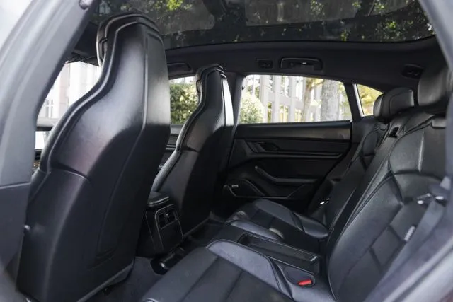 Porsche Taycan Cross Turismo photo 43