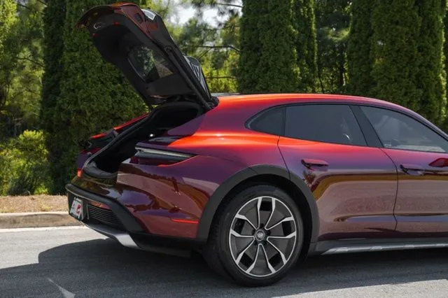 Porsche Taycan Cross Turismo photo 22