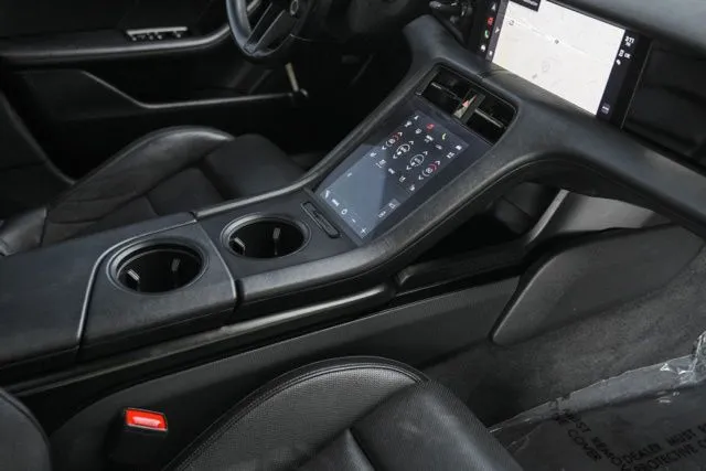 Porsche Taycan Cross Turismo photo 38