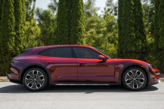 Porsche Taycan Cross Turismo photo 12