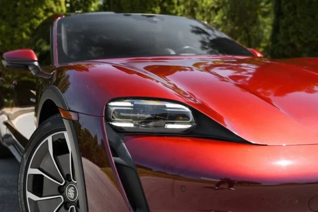 Porsche Taycan Cross Turismo photo 8