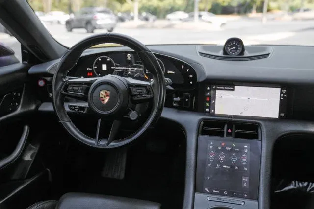 Porsche Taycan Cross Turismo photo 28