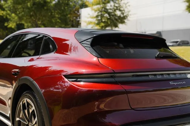 Porsche Taycan Cross Turismo photo 16