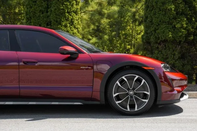 Porsche Taycan Cross Turismo photo 14