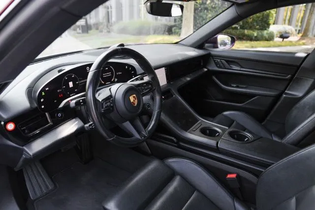 Porsche Taycan Cross Turismo photo 25