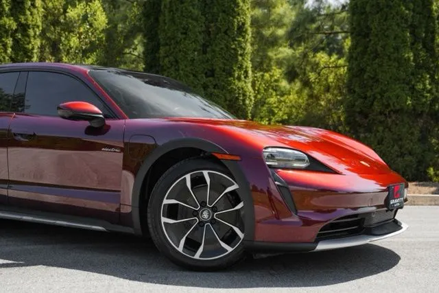 Porsche Taycan Cross Turismo photo 7