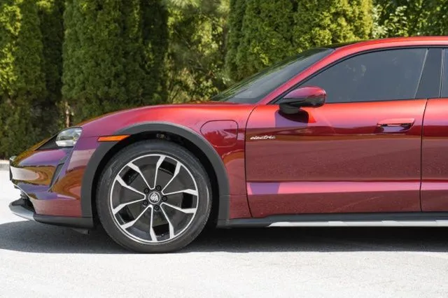 Porsche Taycan Cross Turismo photo 10