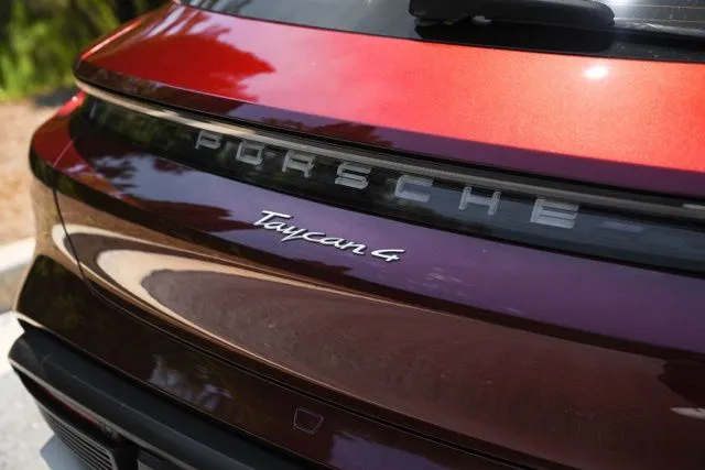 Porsche Taycan Cross Turismo photo 18