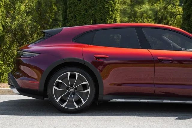 Porsche Taycan Cross Turismo photo 13
