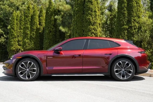 Porsche Taycan Cross Turismo photo 9