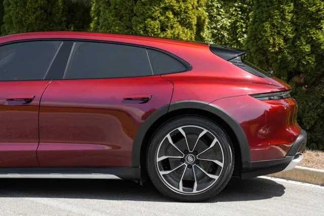 Porsche Taycan Cross Turismo photo 11