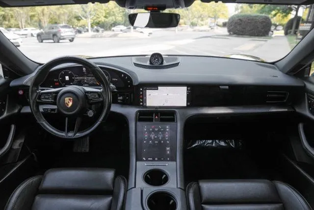 Porsche Taycan Cross Turismo photo 26