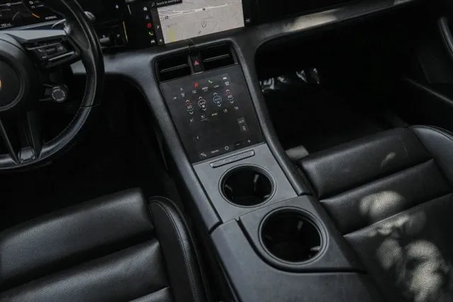 Porsche Taycan Cross Turismo photo 37