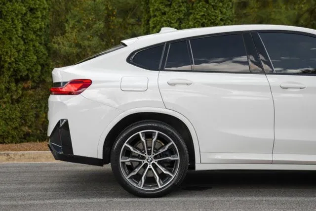 BMW X4 photo 8