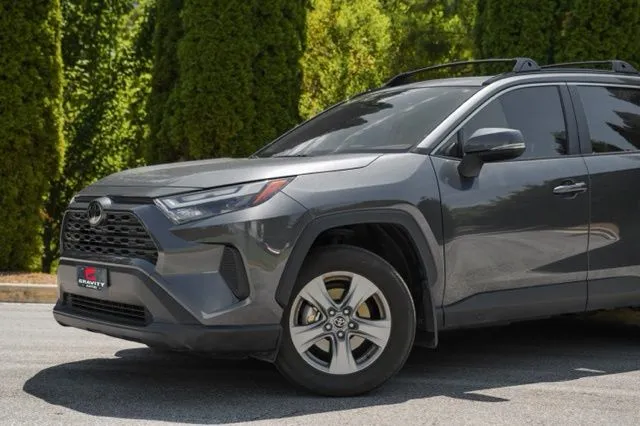 Toyota RAV4 Hybrid photo 3