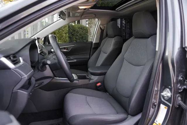 Toyota RAV4 Hybrid photo 38