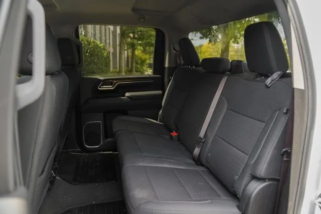 Chevrolet Silverado 3500 HD photo 38