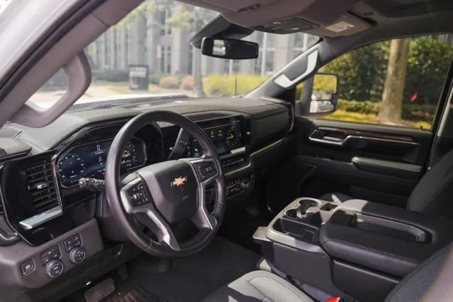Chevrolet Silverado 3500 HD photo 23