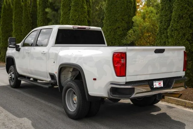 Chevrolet Silverado 3500 HD photo 11