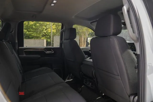 Chevrolet Silverado 3500 HD photo 37