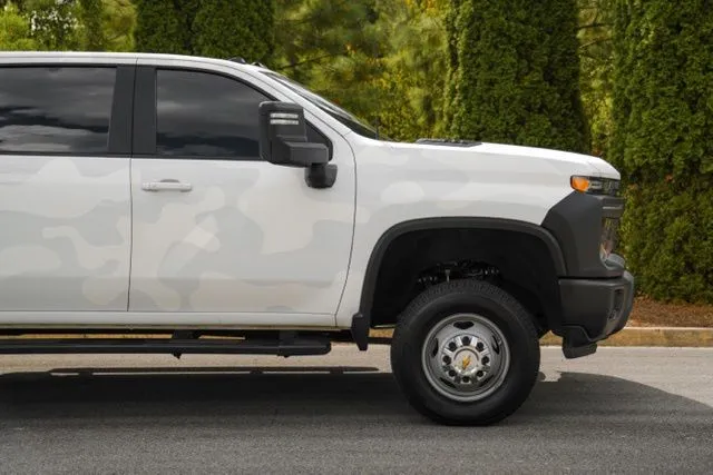 Chevrolet Silverado 3500 HD photo 10