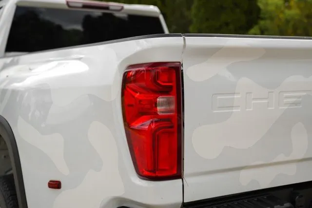 Chevrolet Silverado 3500 HD photo 13