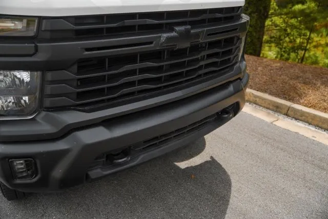 Chevrolet Silverado 3500 HD photo 16
