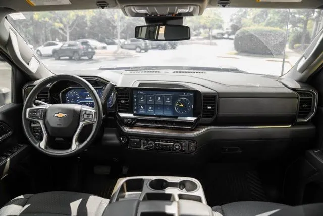 Chevrolet Silverado 3500 HD photo 24