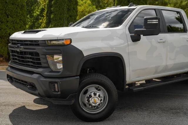 Chevrolet Silverado 3500 HD photo 3