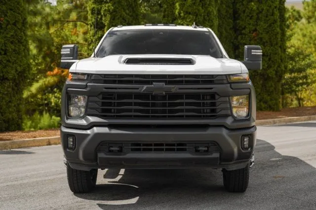 Chevrolet Silverado 3500 HD photo 18