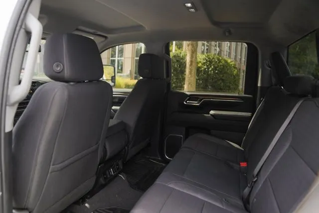 Chevrolet Silverado 3500 HD photo 36