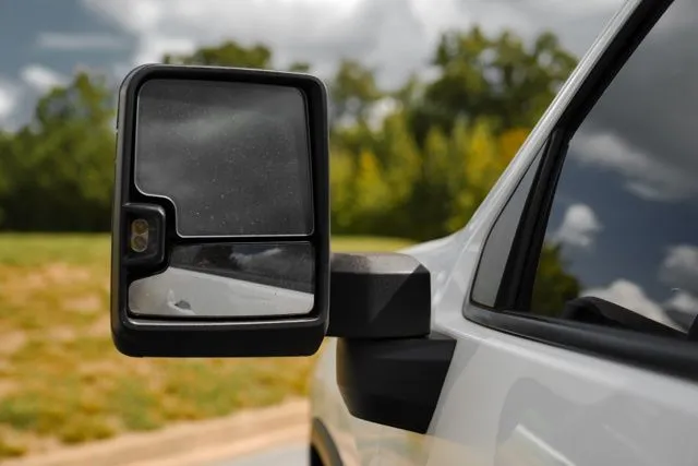 Chevrolet Silverado 3500 HD photo 22