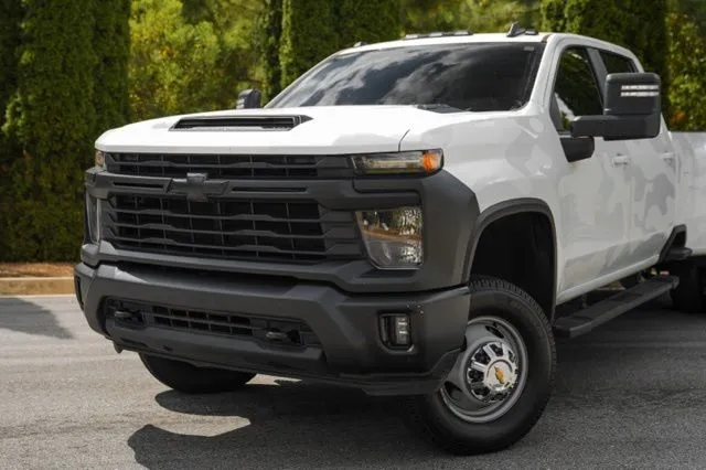 Chevrolet Silverado 3500 HD photo 2